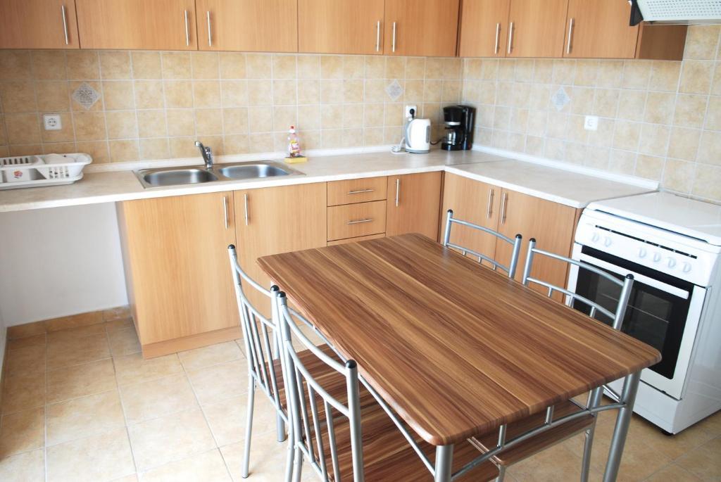 Gennadi Gardens Apartments & Villas Room photo